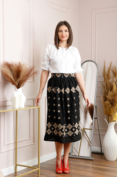 Fusta traditionala neagra cu broderie florala aurie Ramona 01 [4]