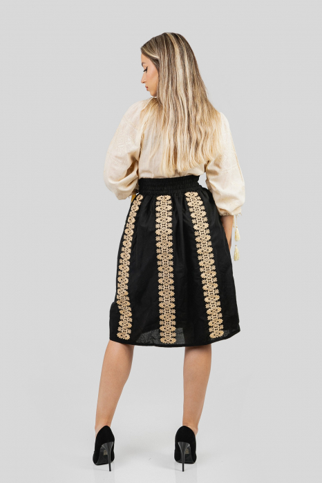 Fusta traditionala neagra cu broderie florala crem Cecilia 01 [3]