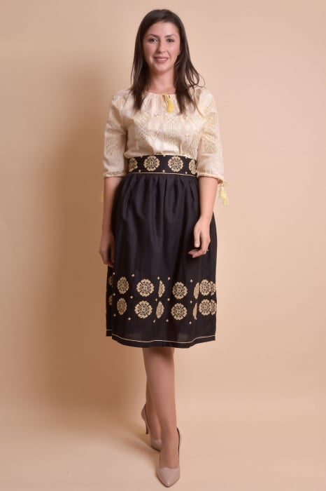 Fusta traditionala neagra cu broderie florala crem Eva 02 [4]