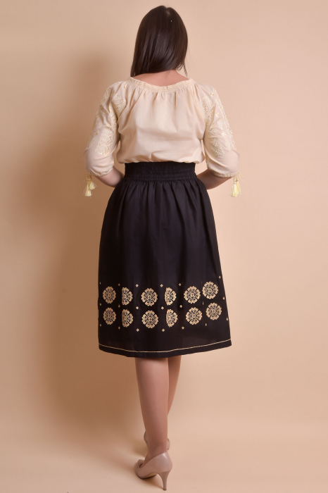Fusta traditionala neagra cu broderie florala crem Eva 02 [8]