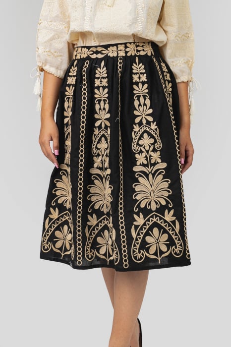 Fusta traditionala neagra cu broderie florala crem Mirabela 01 [2]