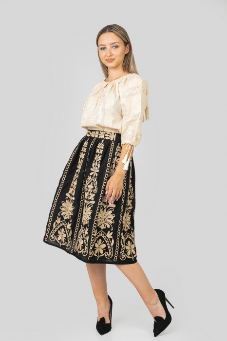 Fusta traditionala neagra cu broderie florala crem Mirabela 01 [4]