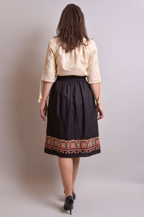 Fusta traditionala neagra cu broderie florala multicolora Narcisa [6]