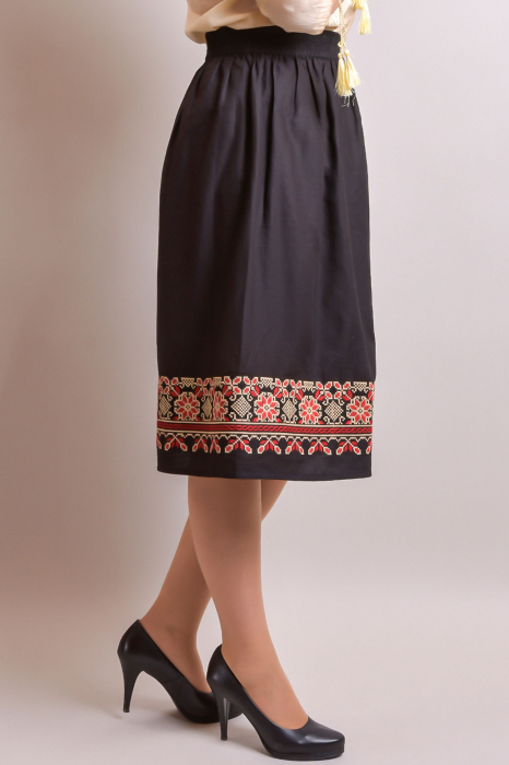 Fusta traditionala neagra cu broderie florala multicolora Narcisa [5]