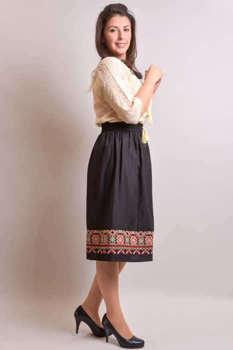 Fusta traditionala neagra cu broderie florala multicolora Narcisa [4]