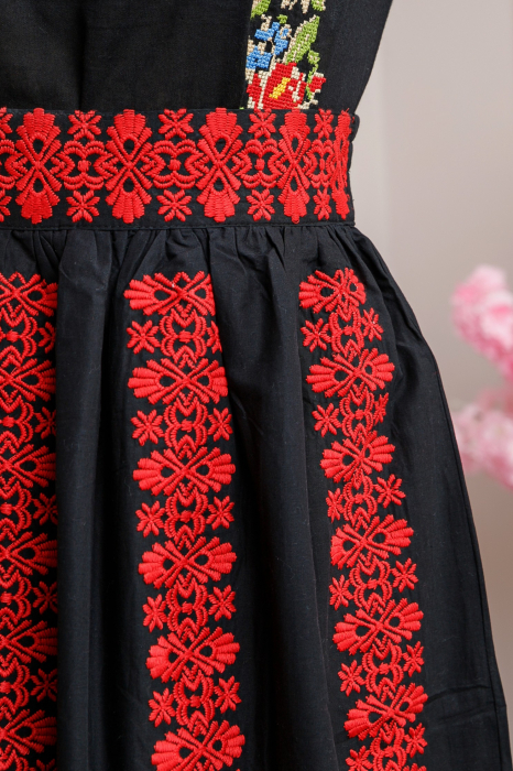 Fusta traditionala neagra cu broderie florala rosie Cecilia 03 [2]