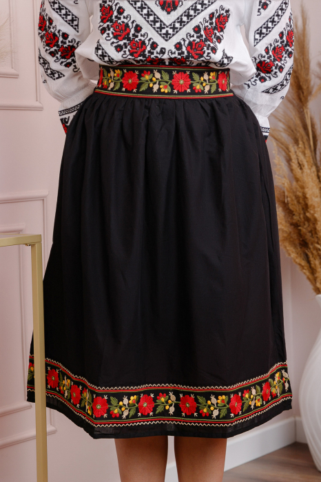 Fusta traditionala neagra cu broderie florala rosie Maria 02 [2]