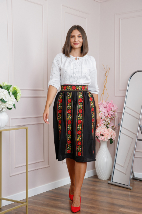Fusta traditionala neagra cu broderie florala rosie Maria 01 [5]