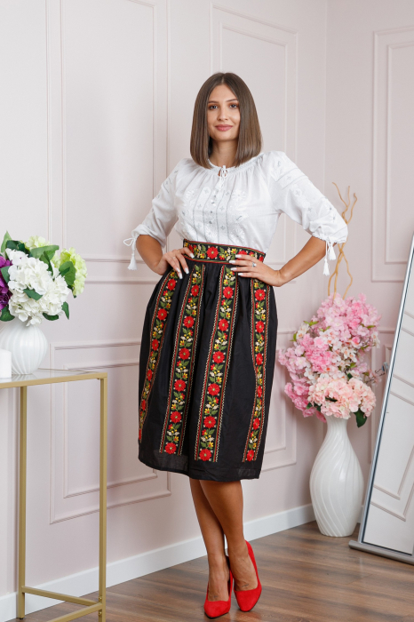 Fusta traditionala neagra cu broderie florala rosie Maria 01 [4]
