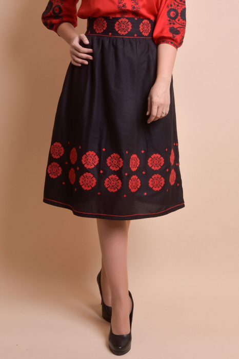 Fusta traditionala neagra cu broderie florala rosie Eva 03 [3]