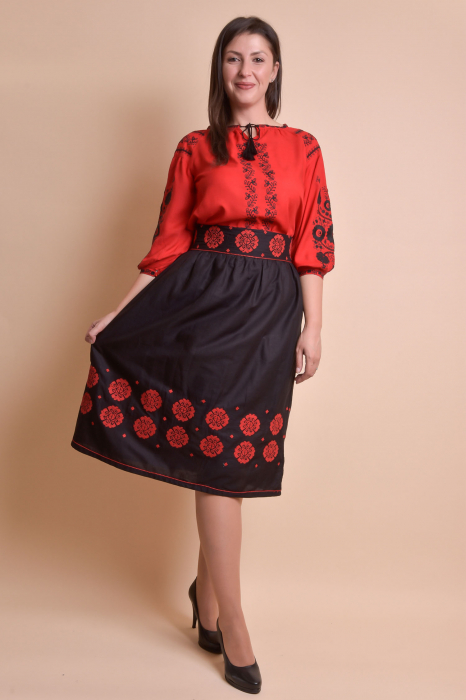 Fusta traditionala neagra cu broderie florala rosie Eva 03 [4]
