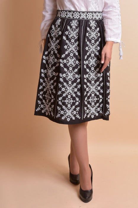 Fusta traditionala neagra cu broderie geometrica alba Eliza [3]