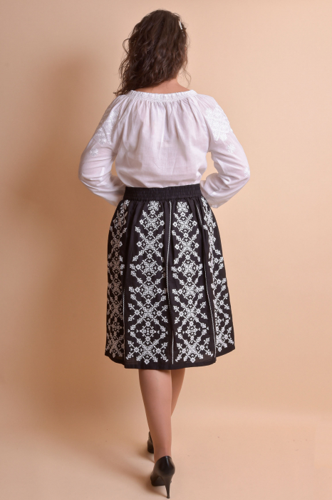 Fusta traditionala neagra cu broderie geometrica alba Eliza [7]