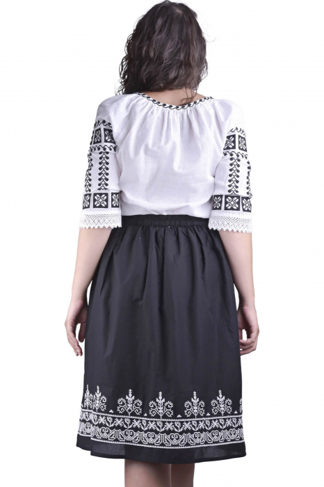 Fusta traditionala neagra cu broderie geometrica alba Mara [3]