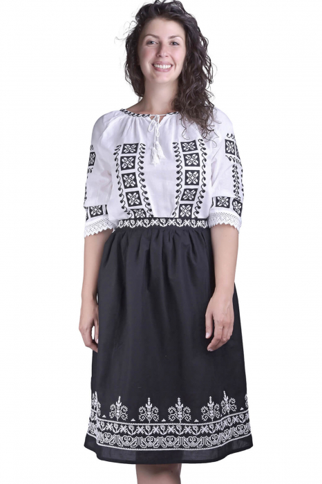 Fusta traditionala neagra cu broderie geometrica alba Mara [4]