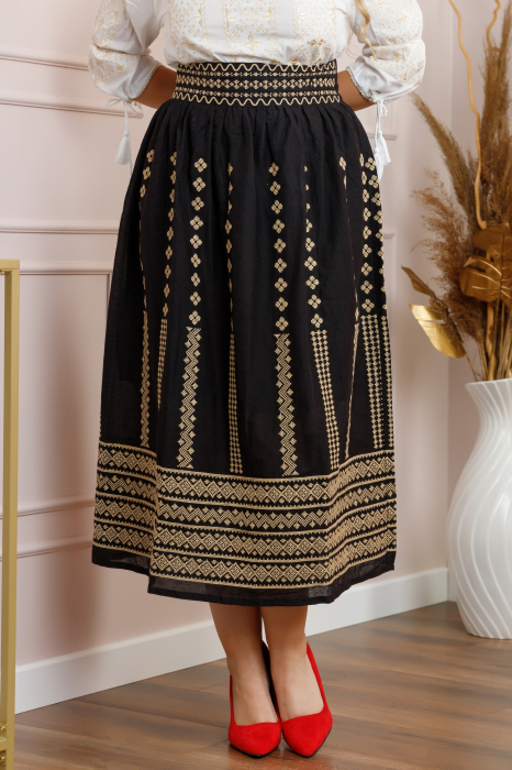Fusta traditionala neagra cu broderie geometrica crem Daniela [2]