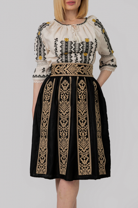 Fusta traditionala neagra cu broderie geometrica crem Doina [3]