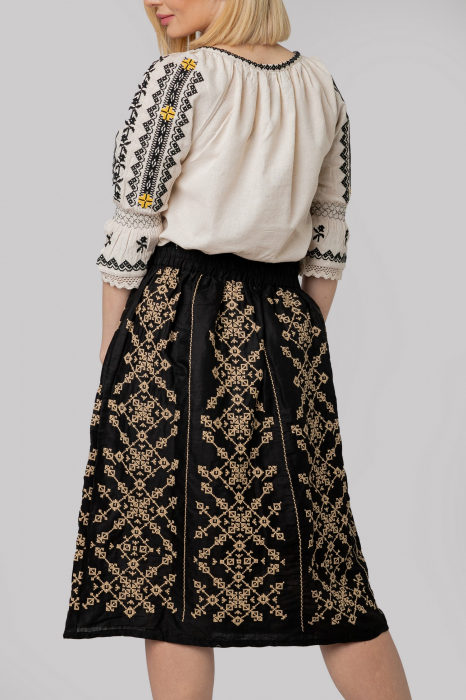 Fusta traditionala neagra cu broderie geometrica crem Elisabeta [4]