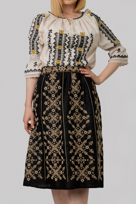Fusta traditionala neagra cu broderie geometrica crem Elisabeta [3]