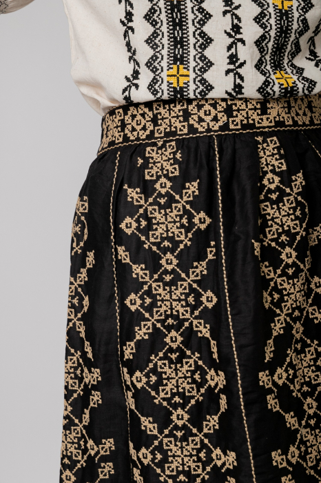 Fusta traditionala neagra cu broderie geometrica crem Elisabeta [2]