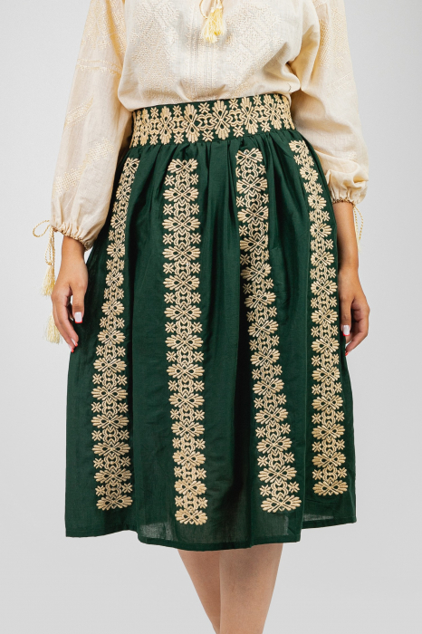 Fusta traditionala verde cu broderie florala crem Cecilia 02 [2]
