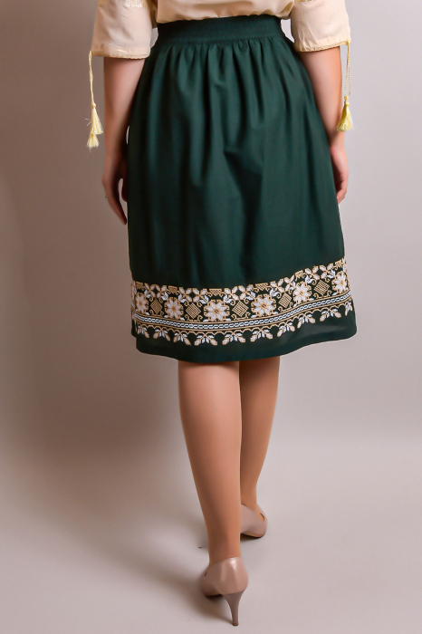 Fusta traditionala verde cu broderie florala crem Olivia [7]