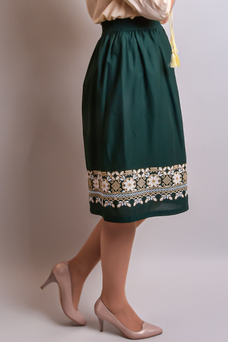 Fusta traditionala verde cu broderie florala crem Olivia [5]