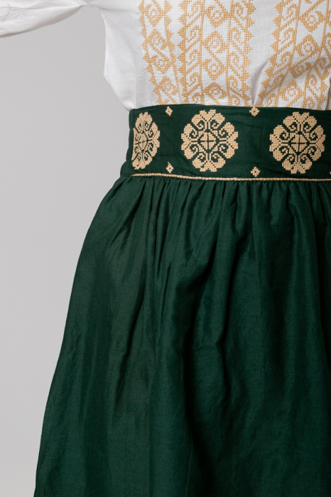Fusta traditionala verde cu broderie florala crem Eva 04 [2]
