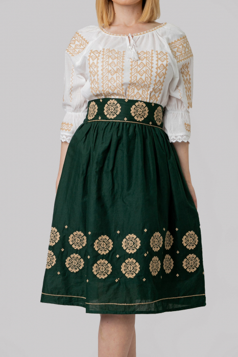Fusta traditionala verde cu broderie florala crem Eva 04 [3]