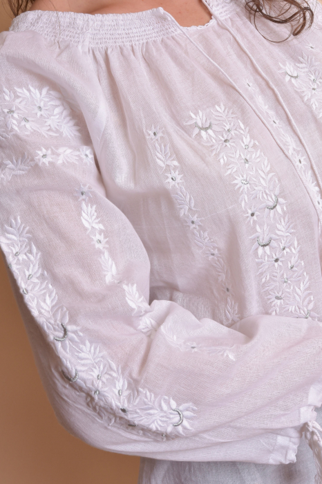 Ie traditionala alba cu motiv floral alb Arabella [4]