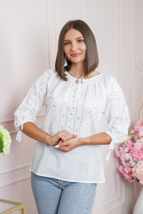 Ie traditionala alba cu motiv floral alb Lidia 01 [3]