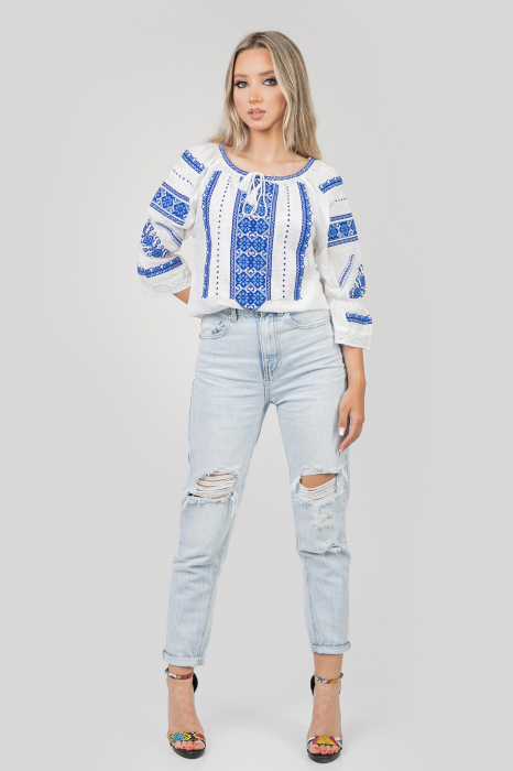 Ie traditionala alba cu motiv floral albastru Atena 01 [4]