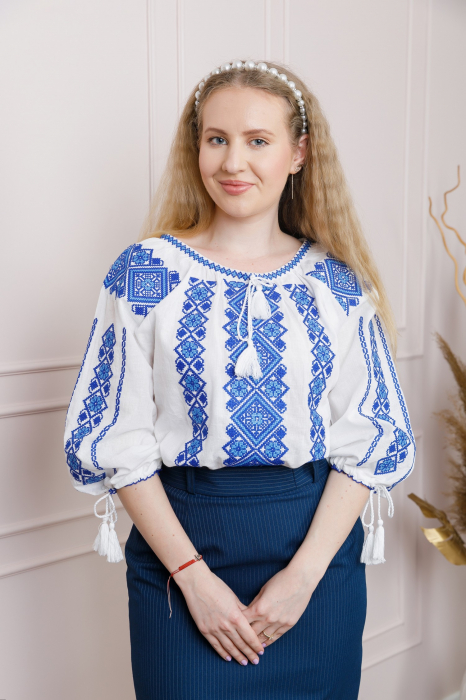 Ie traditionala alba cu motiv floral albastru Corina 02 [3]