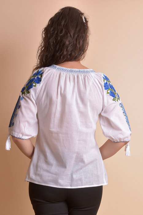 Ie traditionala alba cu motiv floral albastru Hortensia [5]