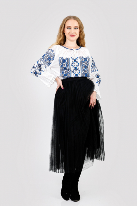 Ie traditionala alba cu motiv floral albastru Liana 05 [4]