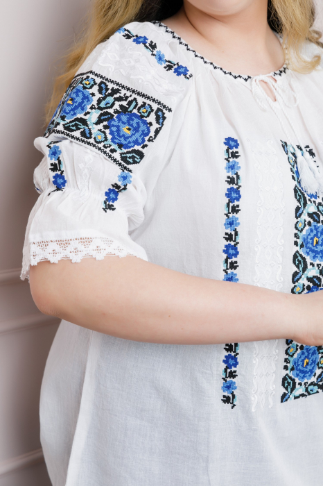 Ie traditionala alba cu motiv floral albastru Mihaela 02 [2]