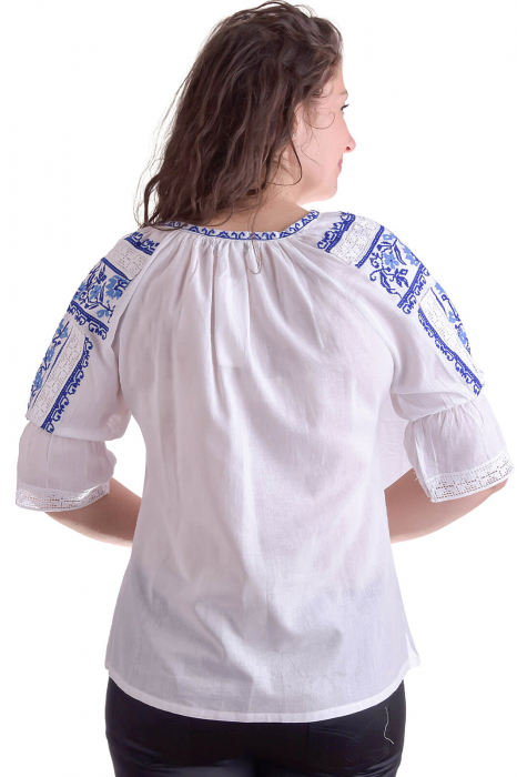 Ie traditionala alba cu motiv floral albastru Oana [3]