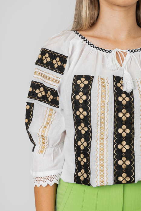 Ie traditionala alba cu motiv floral auriu Albina [2]