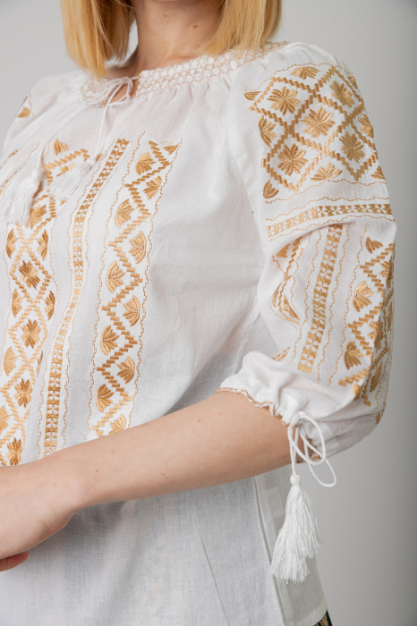 Ie traditionala alba cu motiv floral auriu Aurelia 02 [2]