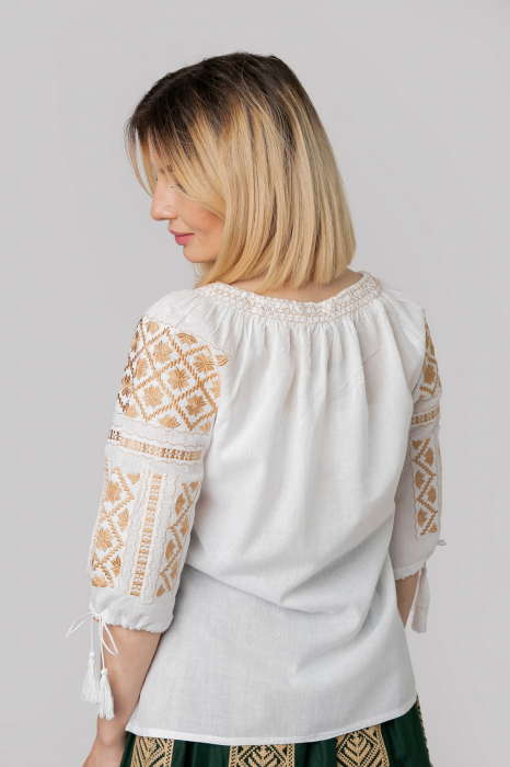 Ie traditionala alba cu motiv floral auriu Aurelia 02 [3]