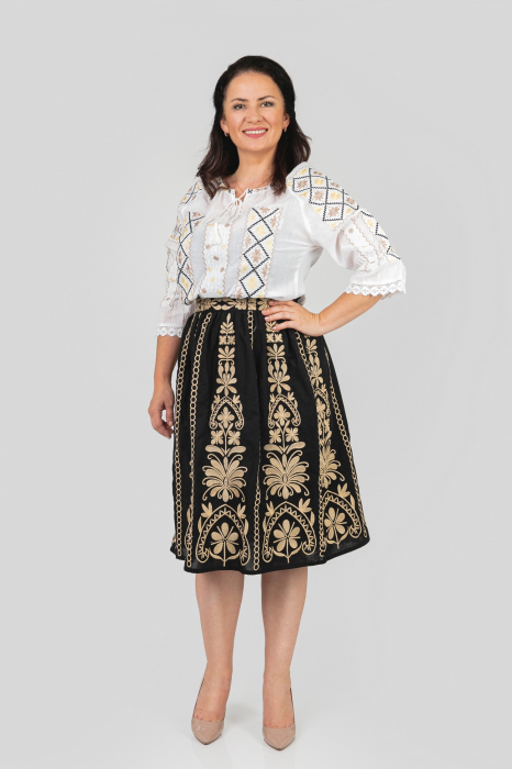 Ie traditionala alba cu motiv floral auriu Dana 02 [4]