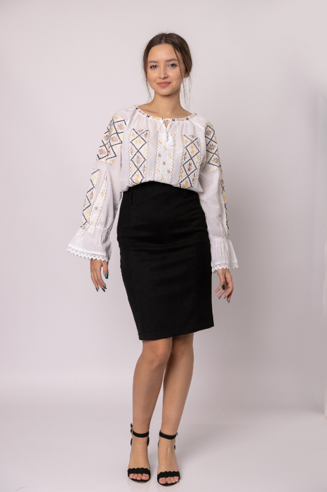 Ie traditionala alba cu motiv floral auriu Dana 01 [4]