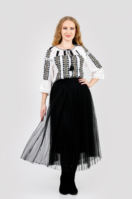 Ie traditionala alba cu motiv floral auriu Ilona [4]