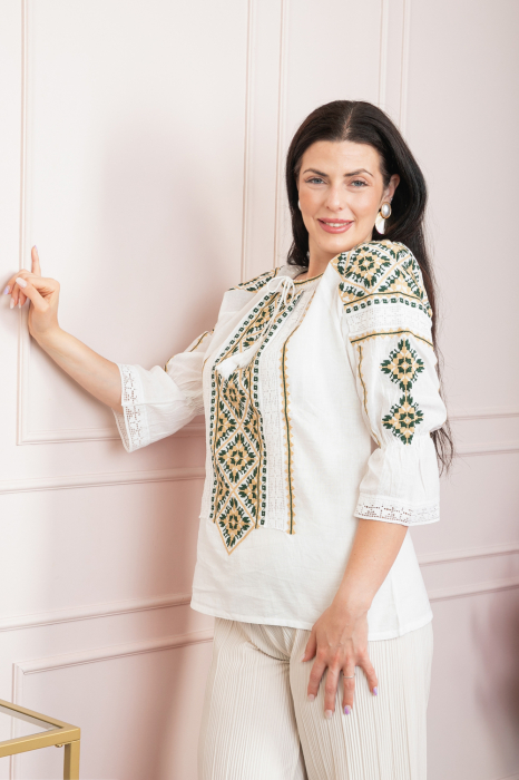 Ie traditionala alba cu motiv floral crem Martina 02 [3]