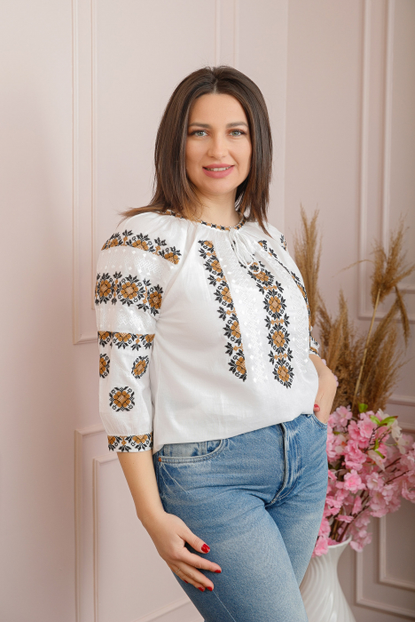 Ie traditionala alba cu motiv floral maro Ivona [3]