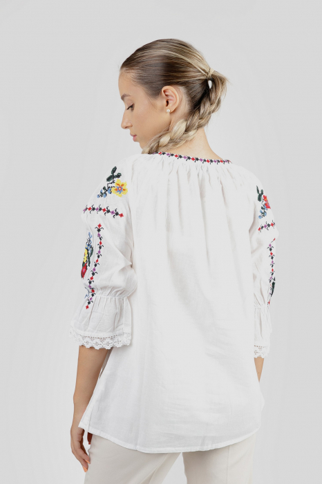 Ie traditionala alba cu motiv floral multicolor Adela [3]