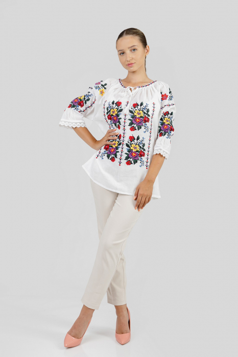 Ie traditionala alba cu motiv floral multicolor Adela [4]