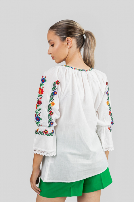 Ie traditionala alba cu motiv floral multicolor Artemisa [3]