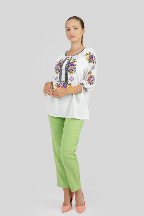 Ie traditionala alba cu motiv floral multicolor Beatrice 03 [4]