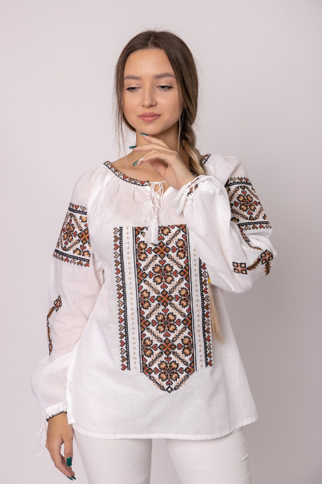 Ie traditionala alba cu motiv floral multicolor Petronela 02